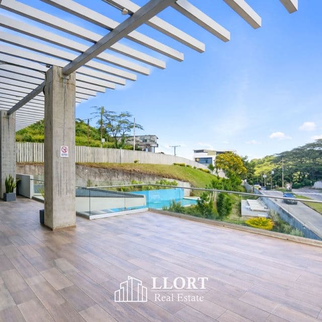 Venta: Apartamento Remodelado en Park Tower 9