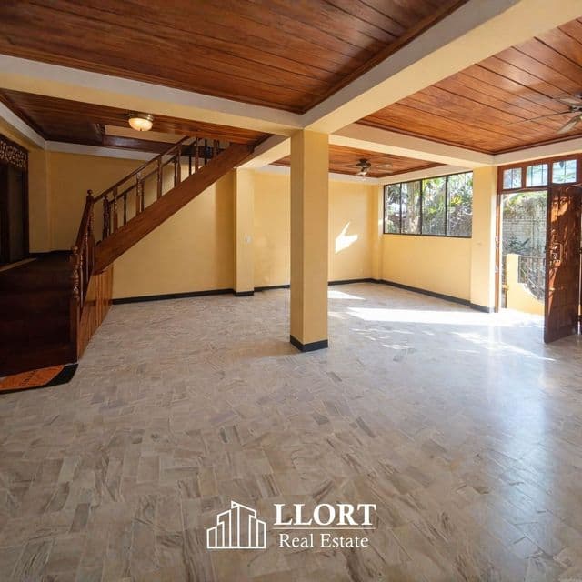 Venta: Casa en Jardines del Volcán 6